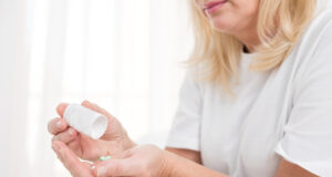 Novo medicamento aprovado pela Anvisa amplia as opções de tratamento para sintomas da menopausa