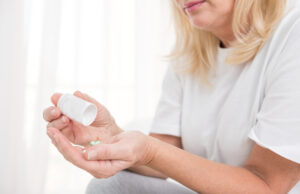 Novo medicamento aprovado pela Anvisa amplia as opções de tratamento para sintomas da menopausa