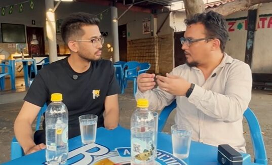 Domingos Conversa estreia especial de Copa com política, futebol e mesa de bar