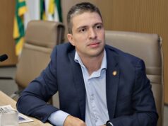 "Todos são tratados de forma igual?", diz Humberto Teófilo ao expor mal-estar em evento do PL
