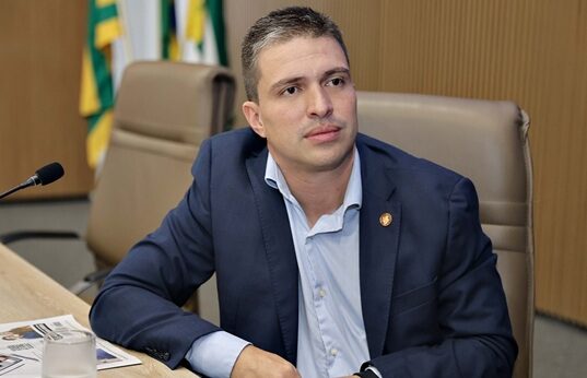"Todos são tratados de forma igual?", diz Humberto Teófilo ao expor mal-estar em evento do PL