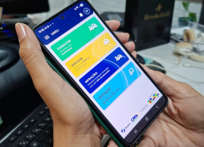 Renovação da CNH muda com nova lei; veja quem terá direito ao benefício automático Motoristas sem infrações poderão ter renovação automática da CNH