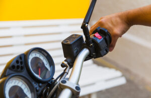 Entregadores poderão financiar motos e bicicletas elétricas com nova linha de crédito Programa vai financiar motos e bicicletas elétricas para entregadores