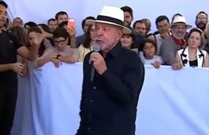 Em Goiás, Lula chama Flávio Bolsonaro de "traidor da pátria" ao comentar sobre novo tarifaço