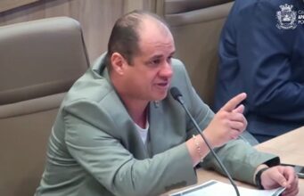 Vereador diz que colegas “não analisam” e às vezes “não sabem o que está sendo votado” Vereador diz que colegas "não analisam" e às vezes "não sabem o que está sendo votado"