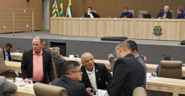 Em sessão extraordinária, vereadores de Aparecida aprovam implantação de polo universitário