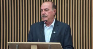 Pré-candidato ao Senado, Zacharias Calil visita a Câmara de Aparecida
