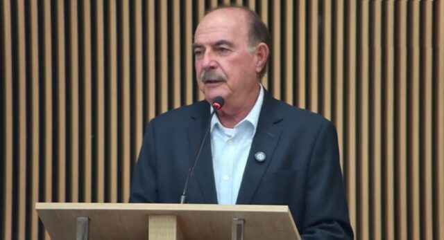 Pré-candidato ao Senado, Zacharias Calil visita a Câmara de Aparecida