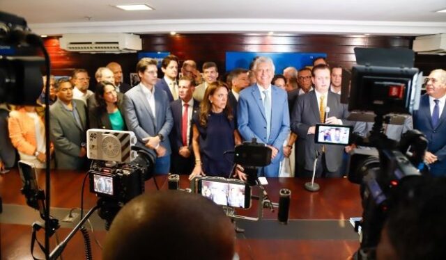 Caiado diz que vai apresentar projeto para o Brasil e faz alerta sobre Flávio Bolsonaro