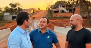 Prefeito Vilela vistoria obras e acompanha fase final da ponte no Colinas de Homero