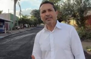 Vilela vistoria recapeamento na Vila Brasília e promete ruas prontas antes do período chuvoso