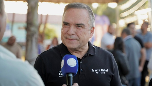 "Temos trabalhado ferrenhamente pra reeleição do Daniel Vilela", diz prefeito Mabel "Temos trabalhado ferrenhamente pra reeleição do Daniel Vilela", diz prefeito Mabel