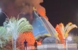 Incêndio destrói imagem de Nossa Senhora Aparecida e causa revolta entre moradores