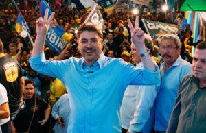 "Primeiro vamos defender você, depois Goiás", diz Wilder a Flávio Bolsonaro durante convenção