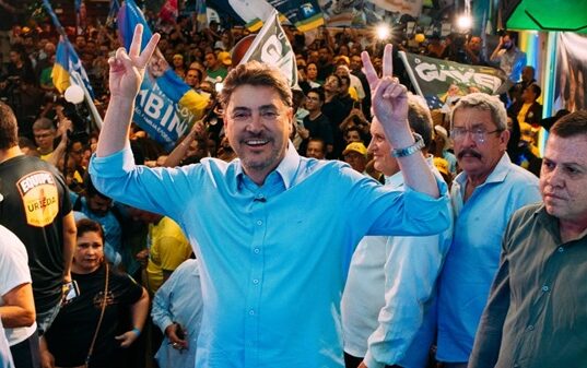 "Primeiro vamos defender você, depois Goiás", diz Wilder a Flávio Bolsonaro durante convenção