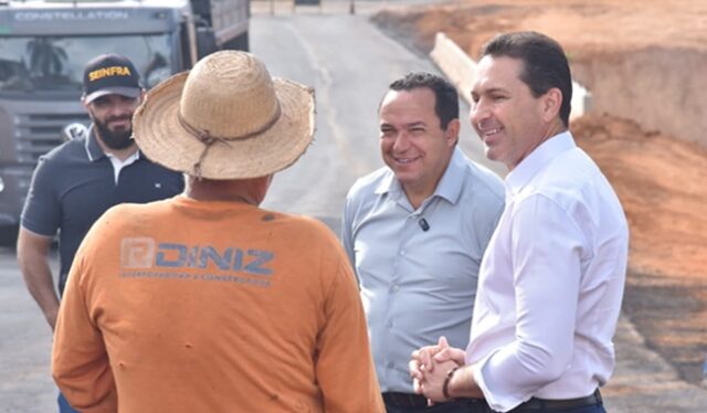 Prefeito Vilela vistoria avanço das obras no Colinas de Homero e Veiga Jardim Prefeito Vilela vistoria avanço das obras no Colinas de Homero e Veiga Jardim