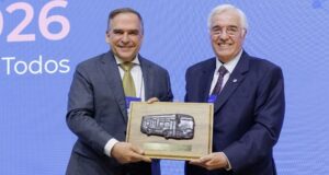 Prefeito Mabel recebe homenagem pelo fortalecimento do transporte público Prefeito Mabel recebe homenagem pelo fortalecimento do transporte público
