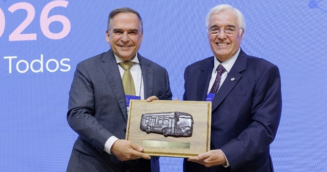 Prefeito Mabel recebe homenagem pelo fortalecimento do transporte público Prefeito Mabel recebe homenagem pelo fortalecimento do transporte público