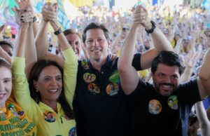 Prefeito de Anápolis abandona Wilder Morais e declara apoio a Daniel Vilela Prefeito de Anápolis abandona Wilder Morais e declara apoio a Daniel Vilela