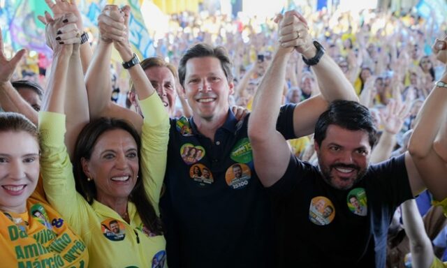 Prefeito de Anápolis abandona Wilder Morais e declara apoio a Daniel Vilela Prefeito de Anápolis abandona Wilder Morais e declara apoio a Daniel Vilela