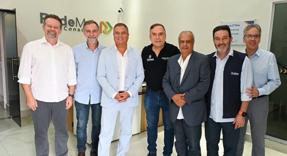 Prefeito Mabel recebe comitiva de Lisboa que veio conhecer o sistema de metronização do BRT Prefeito Mabel recebe comitiva de Lisboa que veio conhecer o sistema de metronização do BRT