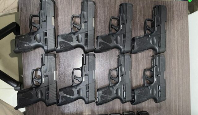 Passageira de ônibus é presa com oito armas de fogo na BR-153