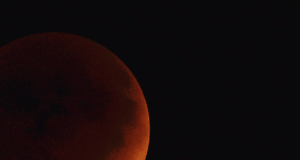 Eclipse lunar quase total poderá ser visto no Brasil nesta quinta (27); confira os horários Lua terá 96,2% do disco encoberto durante o eclipse desta quinta (27)