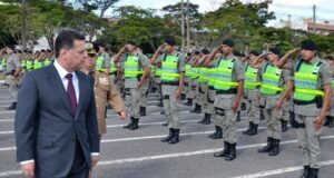Marconi promete valorizar policiais, mas criou o Simve, que pagava salário de R$ 1,3 mil Marconi promete valorizar policiais, mas criou o Simve, que pagava salário de R$ 1,3 mil