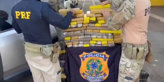 Perseguição na BR-060 termina com motorista preso e mais 440 kg de drogas apreendidos Perseguição na BR-060 termina com motorista preso e mais 440 kg de drogas apreendidos