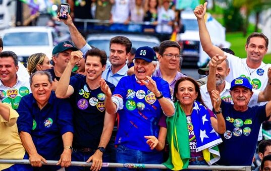 Ronaldo Caiado, Gracinha e Daniel Vilela durante ato de campanha em Morrinhos