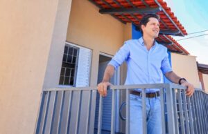 Após entregar 7,2 mil casas a custo zero, Daniel Vilela garante: “Programa não vai parar” Daniel Vilela associou a manutenção do programa à continuidade das políticas implantadas por Ronaldo Caiado