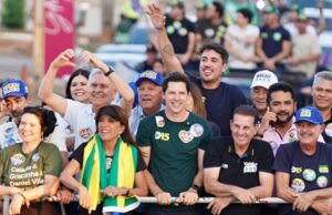 Caiado e Daniel destacam atuação de Vanderlan em defesa de Goiás no Senado Caiado, Daniel, Gracinha e Vanderlan durante ato de campanha em Senador Canedo