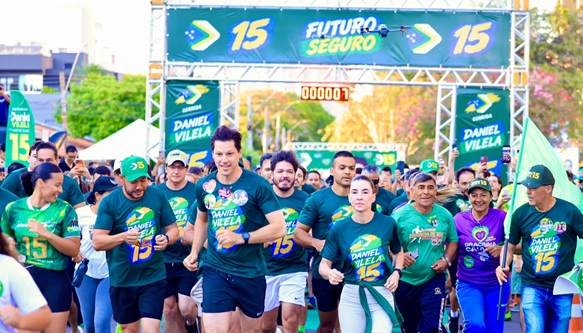 Corrida-de-rua-em-apoio-a-Daniel-Vilela-reune-700-participantes-em-Goiania Daniel e a primeira-dama Iara Vilela participaram da corrida neste sábado