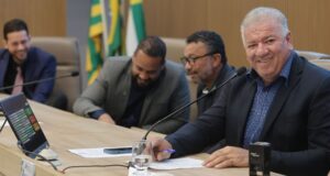 Gilsão ganha apoio de mais 4 vereadores e mostra força contra possíveis adversários na Câmara Gilsão Meu Povo demonstrou força para a reeleição ao receber apoio público de 14 vereadores