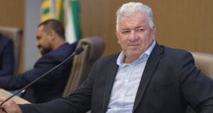 Gilsão recebe apoio em massa e até rival na disputa elogia gestão na Câmara de Aparecida Gilsão Meu Povo fez questão de agradecer individualmente aos vereadores pelo apoio recebido