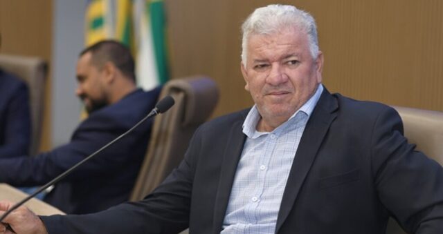 Gilsão-recebe-apoio-em-massa-e-até-rival-na-disputa-elogia-gestão-na-Câmara-de-Aparecida Gilsão Meu Povo fez questão de agradecer individualmente aos vereadores pelo apoio recebido