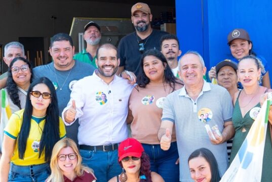 Em São Miguel do Araguaia, Lucas Vergílio percorreu o comércio ao lado dos vereadores Joubert Tolentino e Miguel Nunes