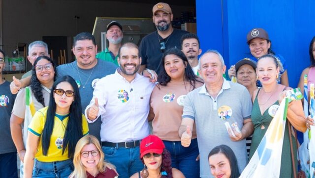Lucas-Vergilio-visita-comercio-de-Sao-Miguel-do-Araguaia-e-participa-de-carreata-em-Nova-Crixas Em São Miguel do Araguaia, Lucas Vergílio percorreu o comércio ao lado dos vereadores Joubert Tolentino e Miguel Nunes