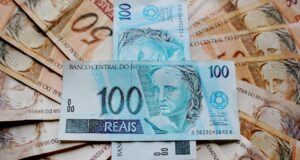 Governo terá que cortar despesas para fechar as contas em 2027, aponta relatório da IFI IFI prevê necessidade de congelar R$ 35,7 bilhões em despesas em 2027