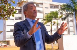Ezizio critica Professor Alcides: “Não fez nada relevante e deveria cuidar da faculdade” Para Ezizio Barbosa, Aparecida precisa de um representante que apresente projetos, defenda pautas de interesse do município
