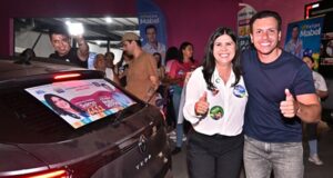 Felipe Mabel inaugura escritório em Senador Canedo e reforça dobradinha com Salma da Pestalozzi Felipe Mabel e Salma da Pestalozzi inauguram escritório político em Senador Canedo ao lado de apoiadores.