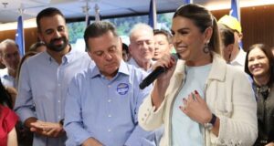 Flávia Teles deixa disputa por vaga na Câmara após agravamento de quadro de saúde Flávia do Maguito deixa a disputa por uma vaga na Câmara dos Deputados após agravamento de seu quadro de saúde.