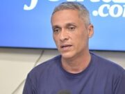 Gayer nega dobradinha com Mendanha e diz que cards circulam sem autorização de sua campanha Gustavo Gayer nega dobradinha com Gustavo Mendanha e afirma que cards circulam sem autorização de sua campanha.