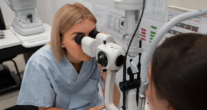 Nova técnica permite tratar glaucoma e catarata em um único procedimento pelo SUS