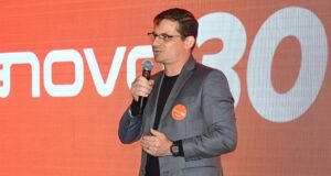 Presidente do Novo projeta eleger dois deputados federais e três estaduais em Goiás Alano Queiroz, presidente do Novo, projeta eleger dois deputados federais e três estaduais em Goiás.