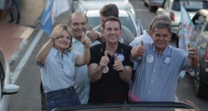 Vanderlan ganha força na disputa pelo Senado e recebe apoio de lideranças da base de Daniel Vilela Vanderlan Cardoso recebe apoio de lideranças da base do governador Daniel Vilela para a disputa pelo Senado em Goiás.