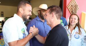 Durante as agendas, Vanderlan Cardoso se reuniu com cerca de 200 pessoas, entre vice-prefeitos, ex-prefeitos, vereadores, secretários e lideranças regionais