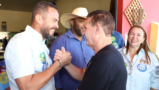 vanderlan-cardoso-reune-17-prefeitos-e-mostra-forca-politica-no-nordeste-goiano Durante as agendas, Vanderlan Cardoso se reuniu com cerca de 200 pessoas, entre vice-prefeitos, ex-prefeitos, vereadores, secretários e lideranças regionais