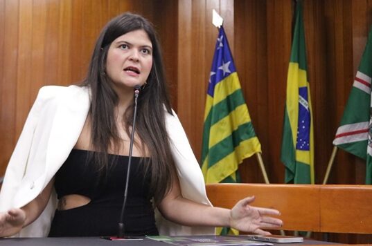 Aava Santiago lança canal de denúncias contra perseguição a eleitores de Lula em Goiás Aava Santiago defende que vítimas de perseguição política denunciem os casos