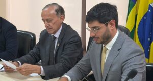 Aava Santiago perde cadeira na Câmara de Goiânia e Michel Magul toma posse Michel Magul durante ato de posse na Câmara de Goiânia